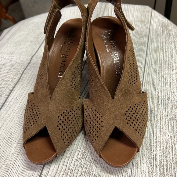 Pedro Garcia Brown Open Toe Low Heel shoes - Picture 5 of 7